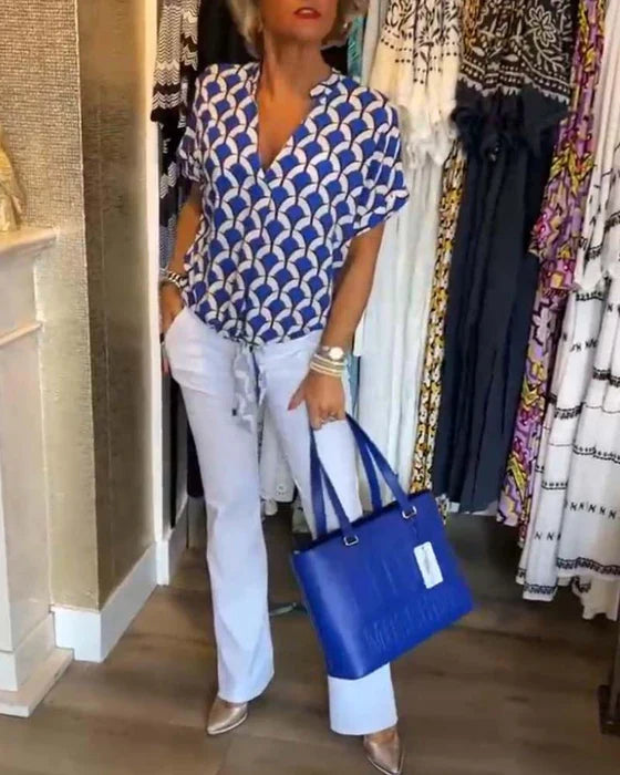 NOVA - CASUAL TOPP MED TRYKK OG V-HALS