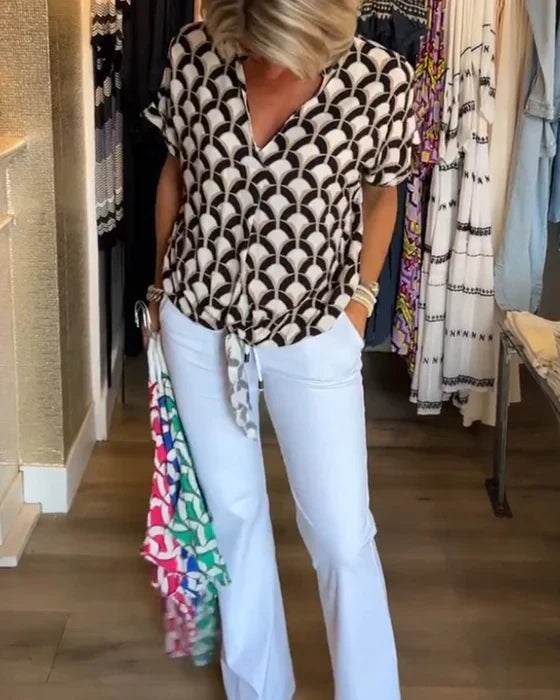 NOVA - CASUAL TOPP MED TRYKK OG V-HALS