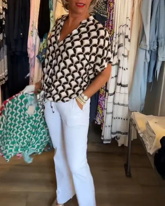 NOVA - CASUAL TOPP MED TRYKK OG V-HALS